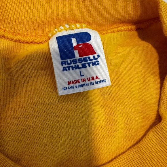 Vintage 90’s University Of Alaska Sz: L Russel athletic Yellow Graphic Tee. - Picture 6 of 7